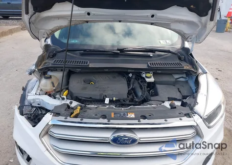 2018 Ford Escape Se из США, поврежденный, VIN 1FMCU9GD0JUC30075